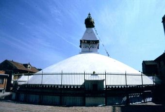 weißer Stupa